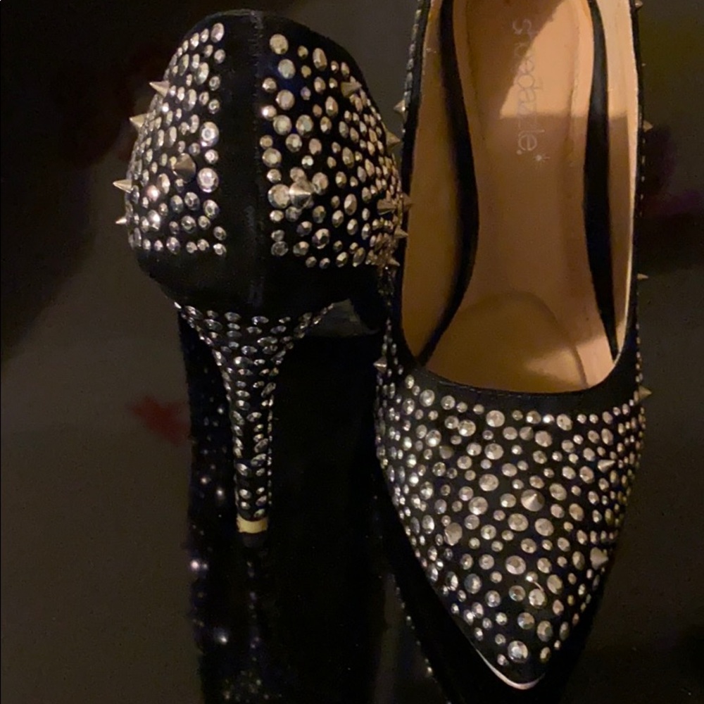 Shoes - Picture 2 of 4